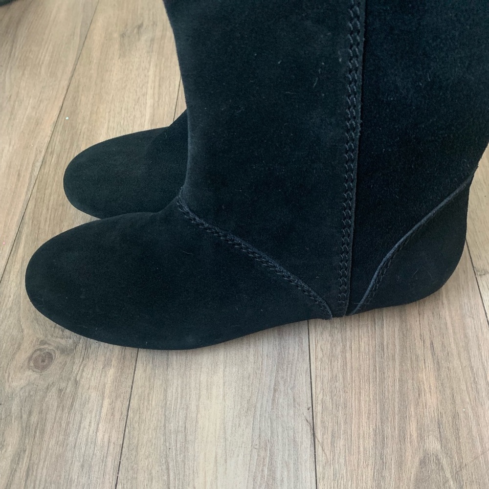 SOLD. Patagonia black suede boots - Picture 3 of 6